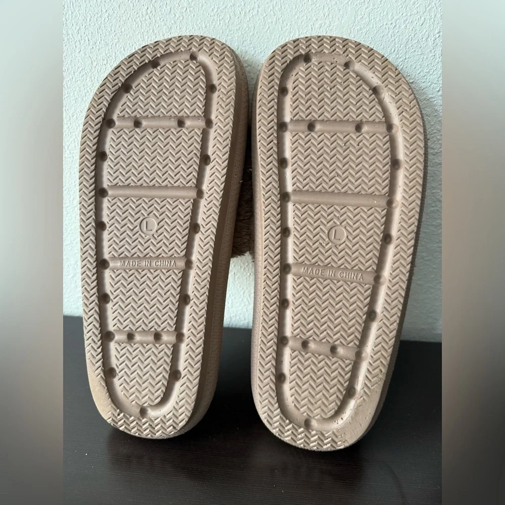 32 Degrees Men's Fuzzy Tan Slippers